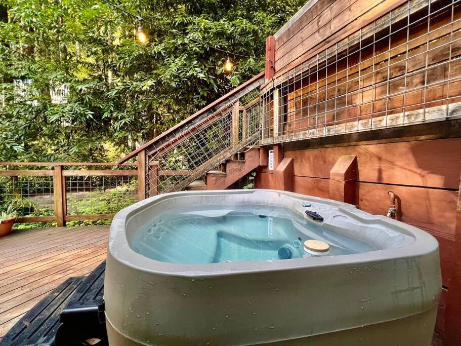 Cozy Cabin In Redwoods With Hot Tub Guerneville Exterior photo