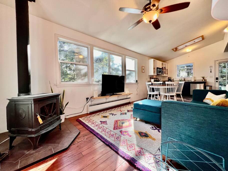 Cozy Cabin In Redwoods With Hot Tub Guerneville Exterior photo