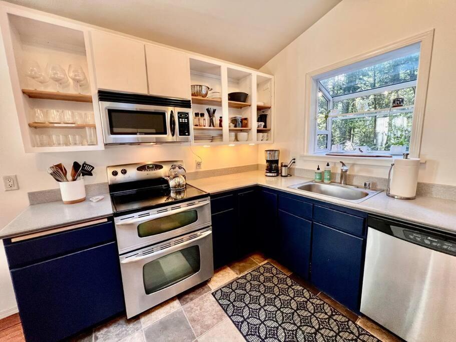 Cozy Cabin In Redwoods With Hot Tub Guerneville Exterior photo